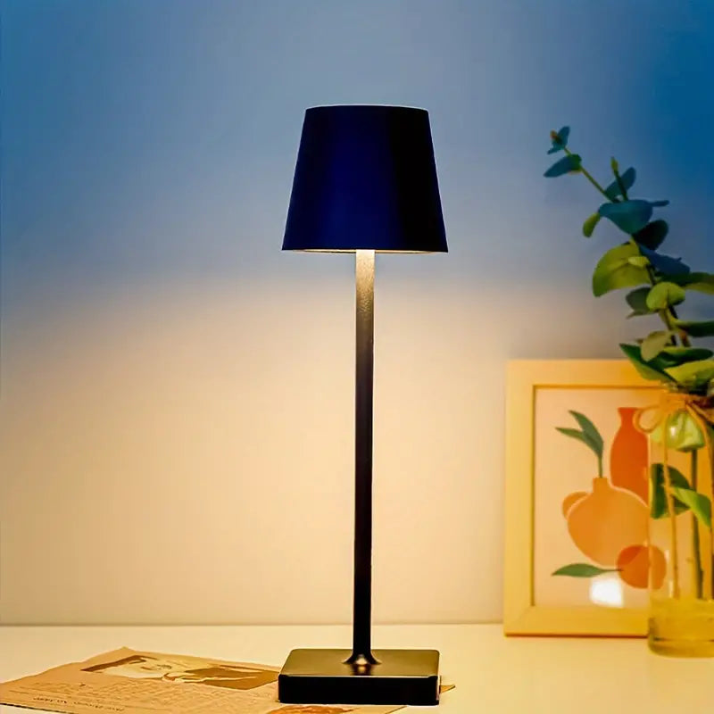 Moderne trådløs bordlampe